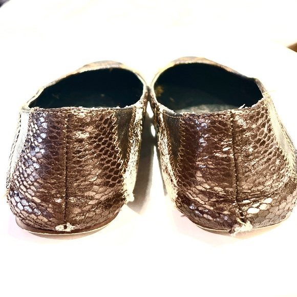 Steve Madden Two Toned Metallic Embossed Snake Print Ballet Flats, Girls Size 3Y - Picture 5 of 5